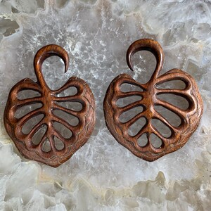 2G Wood Hanging Design for Stretched Ears