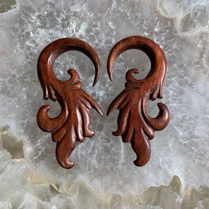 2G Wood Hanging Design for Stretched Ears