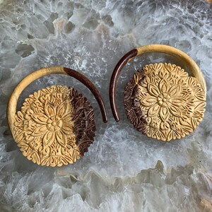 2G Wood Hanging Design for Stretched Ears