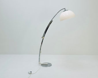 Mid Century adjustable white and chrome floor lamp by Goffredo Reggiani Itsly 1970s