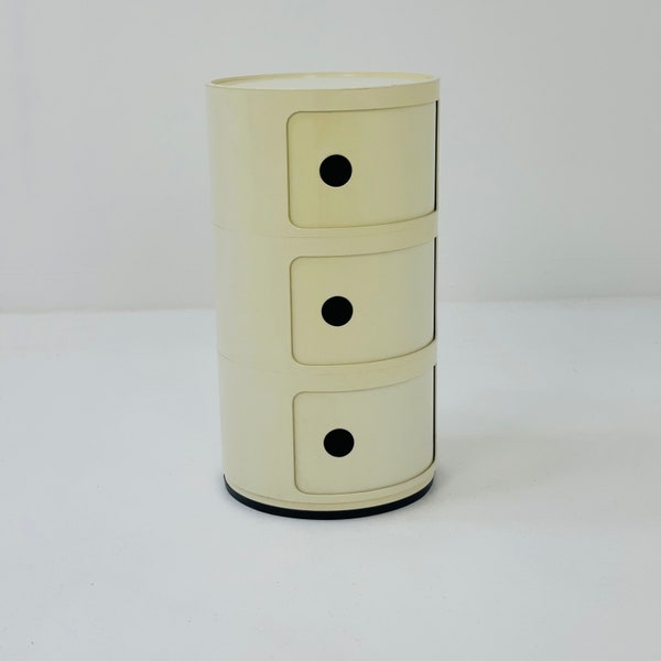 Space age 3 tier Componibili Classic round modular storage unit designed by Anna Castelli Ferrieri for Kartell in 1970s