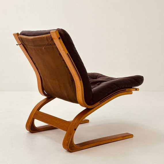 Mid Century Norwegian Kengu Leather Lounge Chair by Elsa Mid Century Norwegian Kengu Leather Lounge Chair by Elsa