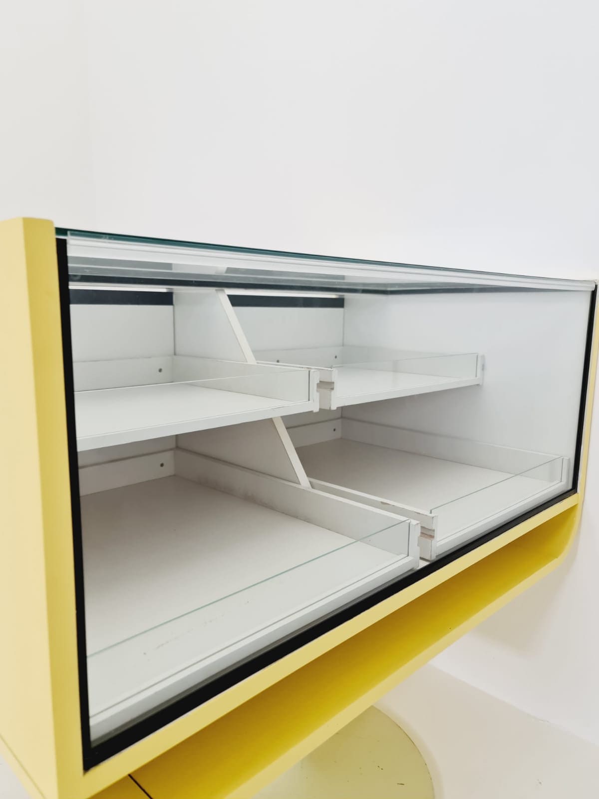 スペースエイジミッドセンチュリーチューリップショーケース引き出し