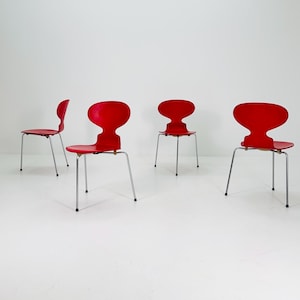 Juego de cuatro sillas Arne Jacobsen 3100 Ant de mediados de siglo: versión excepcional de tres patas, Fritz Hansen Dinamarca, década de 1970