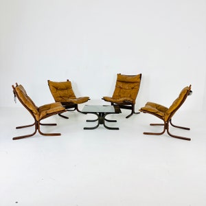 Set of Mid-Century Norwegian Siesta lounge chairs and coffee table by Ingmar Relling for Westnofa 1960s