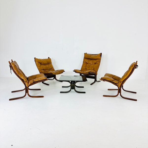 Set of Mid-Century Norwegian Siesta lounge chairs and coffee table by Ingmar Relling for Westnofa 1960s