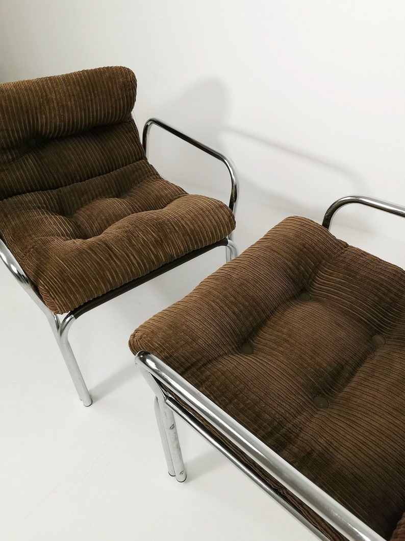 One of tow Bauhaus lounge armchairs in Tublar chrome with velvet upholstery, 1980s image 9