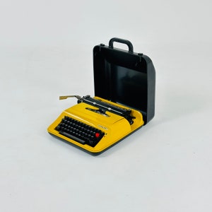 Máquina de escribir de oficina PRIVILEG 350T de color amarillo espacial, década de 1970