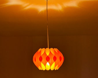 Lampe à suspension Butterfly, conçue en 1968 par le designer danois Lars Schiøler pour Hoyrup Danemark