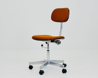 Sedia da ufficio girevole in stile Space Age di metà secolo, prodotta da Neudörfler Germania negli anni '70.