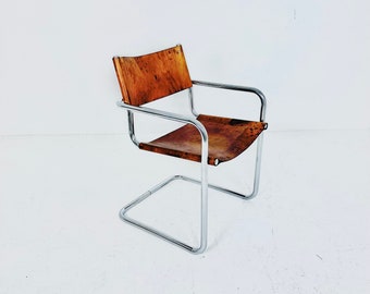 1 des 3 chaises de salle à manger vintage modèle S34 en cuir de selle cognac par Mart Stam et Marcel Breuer 1980