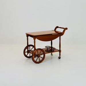 ビンテージ フランス製木製バーカート、ドロップリーフサイドとローリングホイール付き 1960 年代