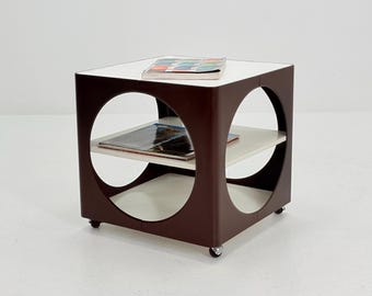 Mesa de centro cúbica estilo era espacial con ruedas, Alemania, década de 1970 |