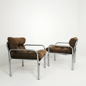One of tow Bauhaus lounge armchairs in Tublar chrome with velvet upholstery, 1980s image 3