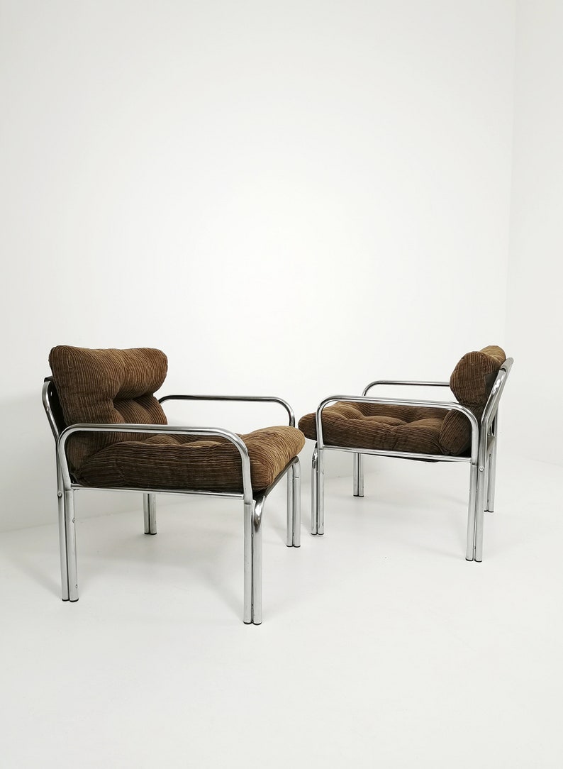 One of tow Bauhaus lounge armchairs in Tublar chrome with velvet upholstery, 1980s image 3