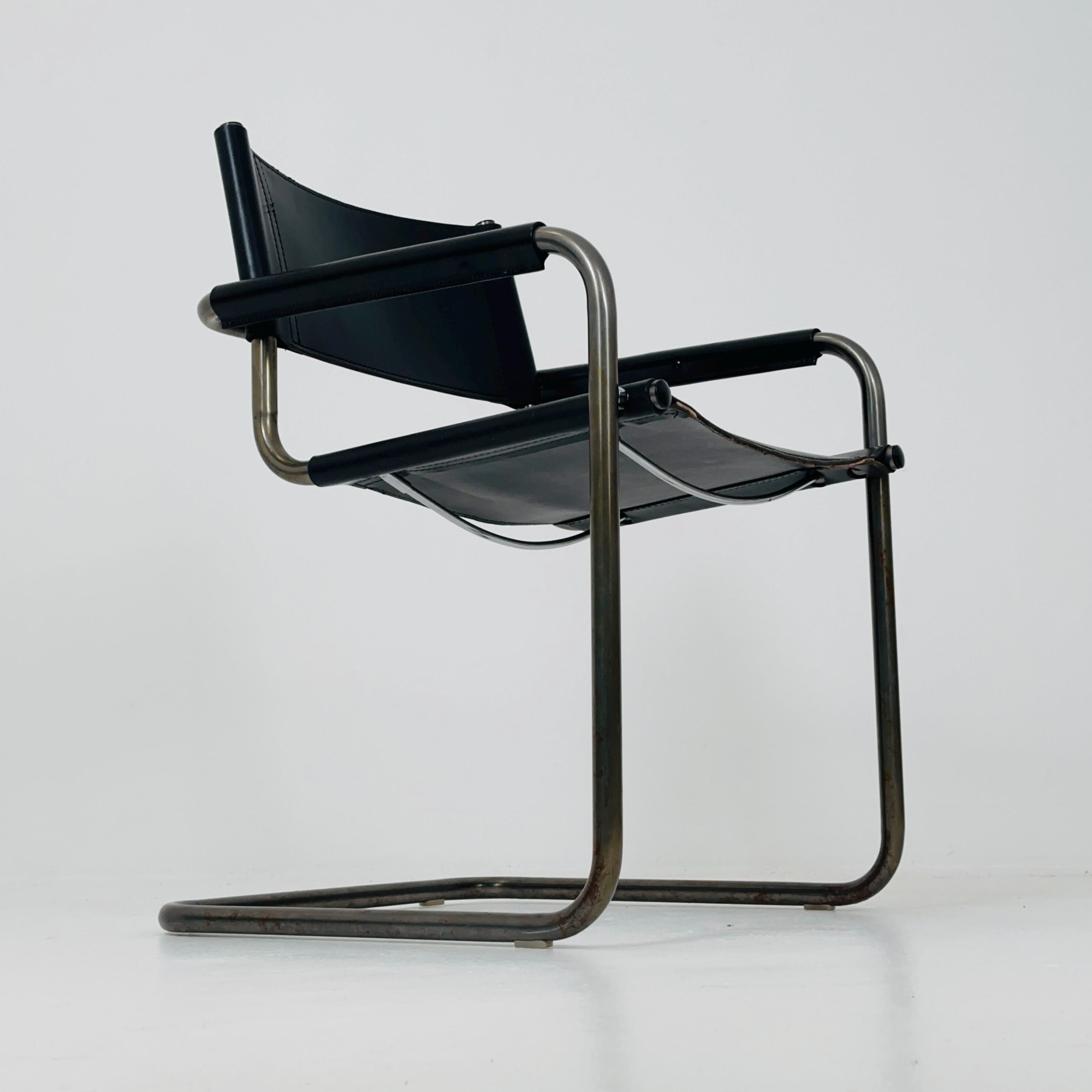 ミッドセンチュリー バウハウス B34 黒革カンチレバーチェア、Mart