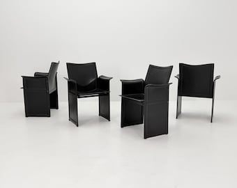 Conjunto de 4 sillones de comedor italianos de mediados de siglo "Korium" KM1 de cuero negro, diseñados por Tito Agnoli para Matteo Grassi en la década de 1970 en Italia.