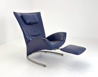Sillón Rolf Benz 1900 de cuero azul con reposapiés, de mediados de siglo, fabricado en Alemania en la década de 1990.