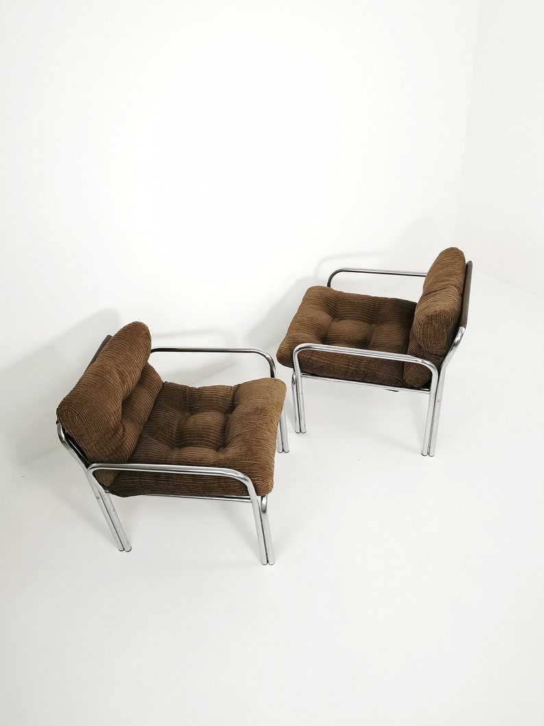 One of tow Bauhaus lounge armchairs in Tublar chrome with velvet upholstery, 1980s image 2