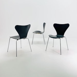 1 de 3 Silla mariposa negra de mediados de siglo de Arne Jacobsen 3107 para Fritz Hansen, Dinamarca, década de 1970