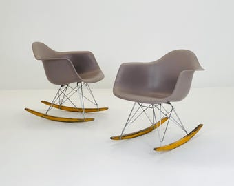 1 of 2 Mcm Designer Eames RAR Rocking Chair by Charles & Ray Eames – Vitra Germany, 2000s