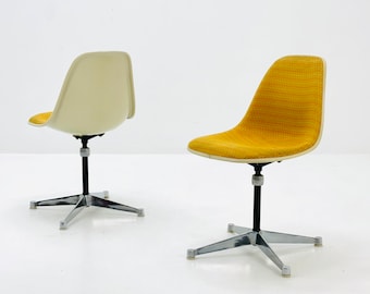 1 of  2 Space Age swivel chairs by Charles & Ray Eames for Herman Miller 1970s