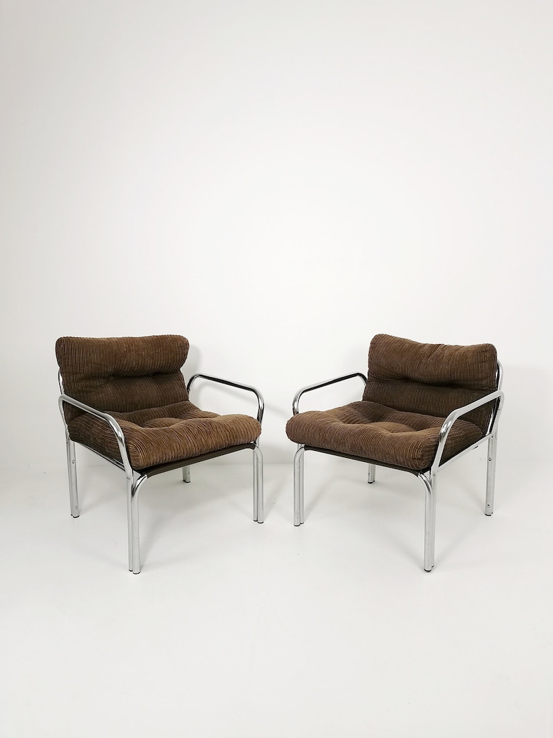 One of tow Bauhaus lounge armchairs in Tublar chrome with velvet upholstery, 1980s image 1