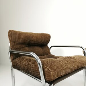 One of tow Bauhaus lounge armchairs in Tublar chrome with velvet upholstery, 1980s image 5