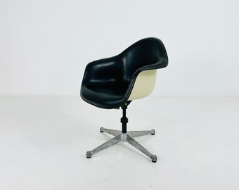 Fiberglass Swivel Chairs by Ray & Charles Eames for Herman Miller, 1960s