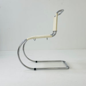 Cantilever MR10 vit stol av Ludwig Mies van der Rohe Italien, 1980-talet bild 4