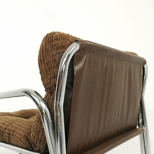 One of tow Bauhaus lounge armchairs in Tublar chrome with velvet upholstery, 1980s image 7