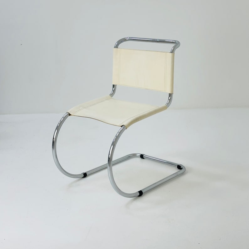 Cantilever MR10 vit stol av Ludwig Mies van der Rohe Italien, 1980-talet bild 1