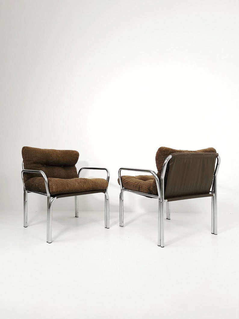 One of tow Bauhaus lounge armchairs in Tublar chrome with velvet upholstery, 1980s image 4