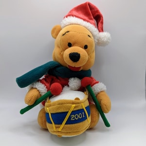 Vintage 2001 Winnie the Pooh Bear Drummer Boy beanie plush — Disney Store exclusive