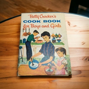 Betty Crocker&#39;s Cook Book for Boys and Girls — 1957 First Edition (Seventh Printing)
