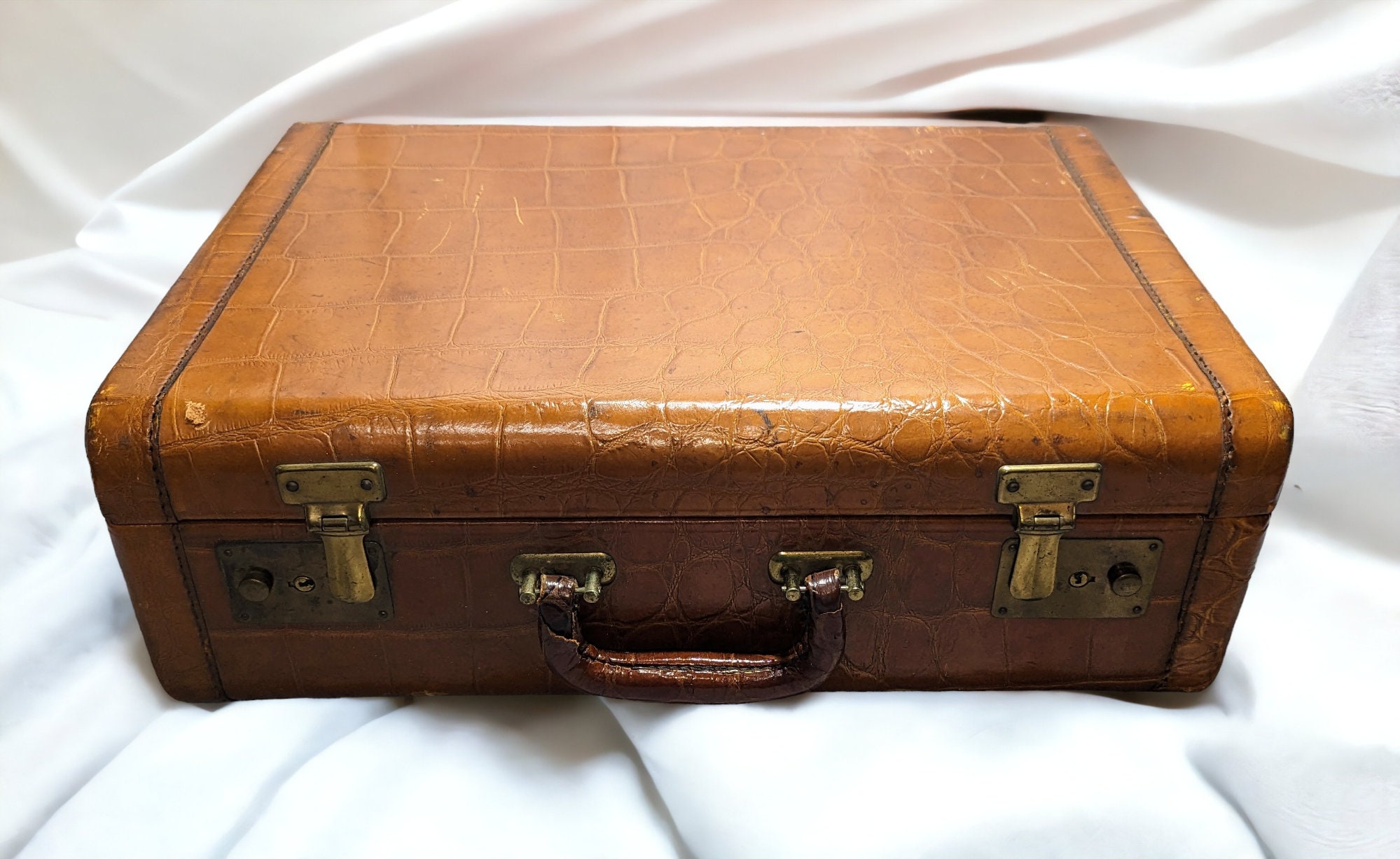 Vintage Alligator Suitcase  Sac à main, Objets, Valise