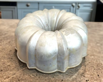 VTG Cast Aluminum BUNDT Cake Pan Northland Aluminum USA Jello Mold Fluted