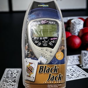VINTAGE Tiger Electronics Black Jack Casino Game handheld game - 2003 LCD hand held game