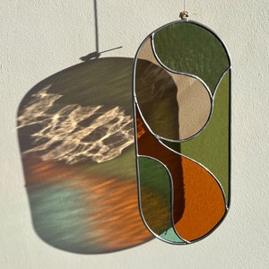 Groen glas-in-lood suncatcher: modern geometrisch raamdecoratie