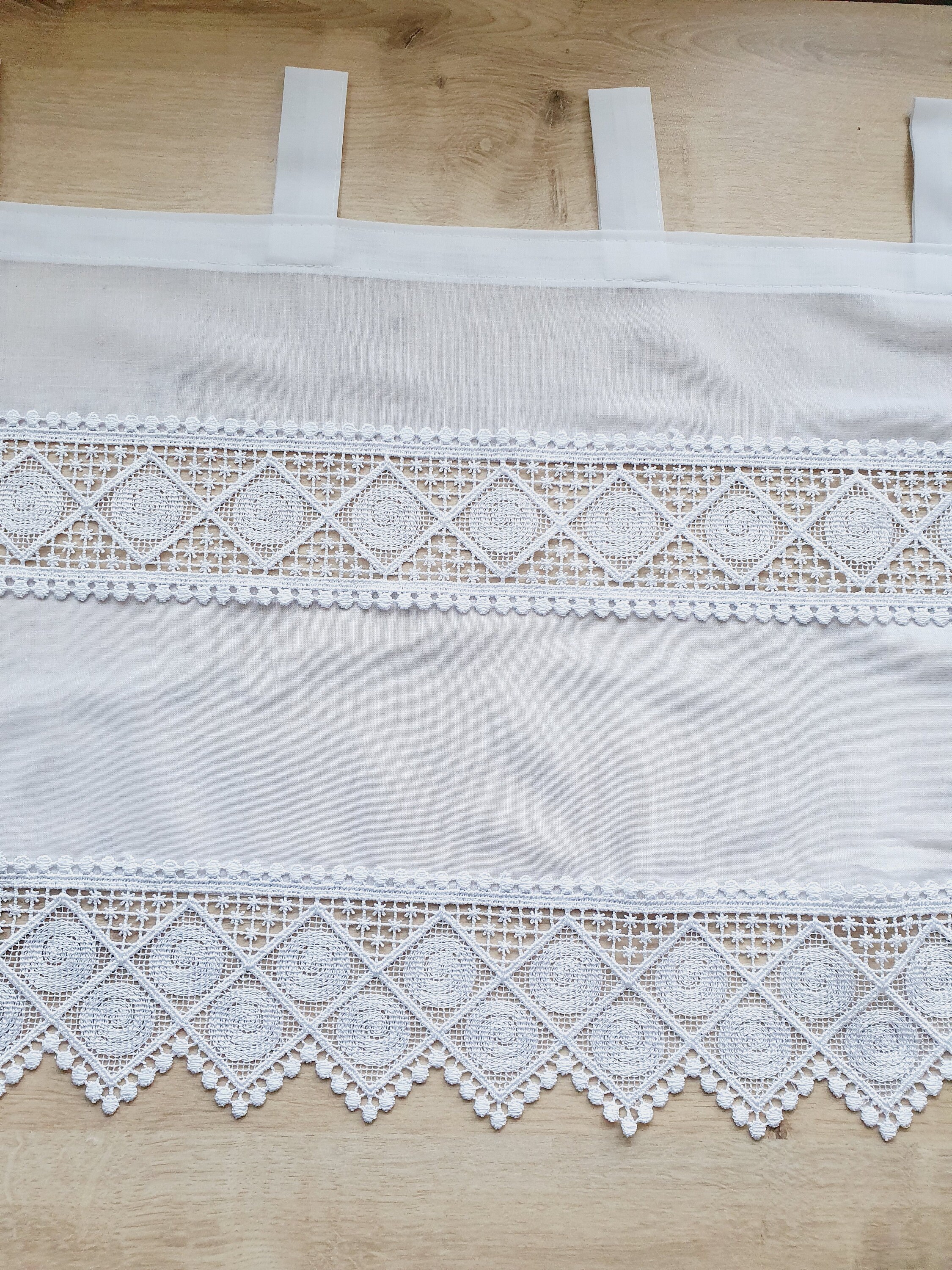 Elegant Cafe Curtains for Your Kitchen in the UK | Style & Functionality