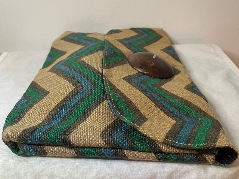 Vintage natural fiber blue green tan clutch button