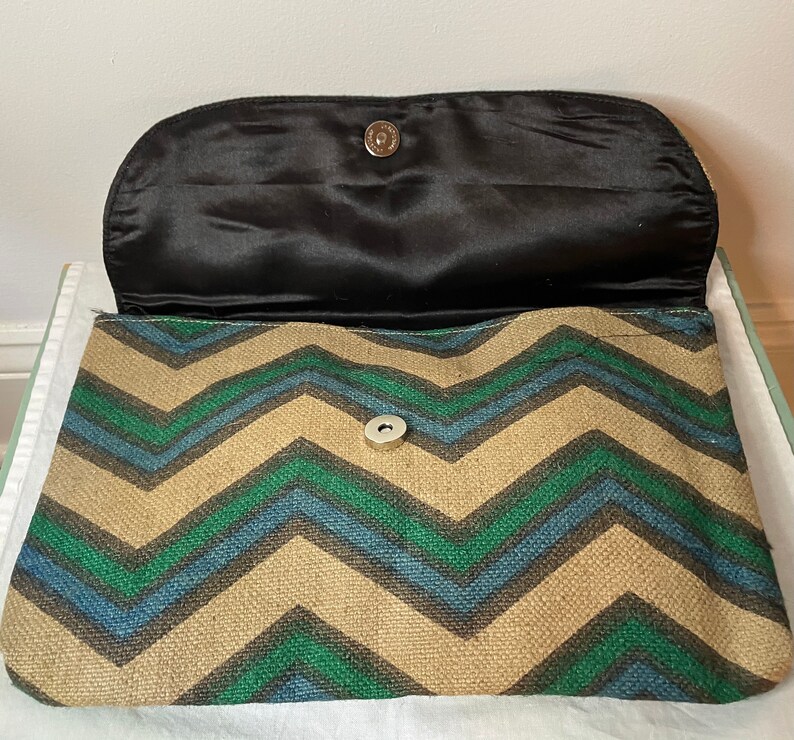 Vintage natural fiber blue green tan clutch button