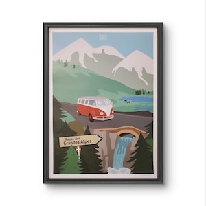 Könnte beinhalten: Ein vintage roter und weißer Camper fährt auf einer kurvigen Straße durch eine Berglandschaft. Die Straße führt zu einer Brücke mit einem Wasserfall, der an der Seite einer Klippe herunterstürzt. Ein Schild zeigt "Route des Grandes Alpes" mit einer Schweizer Flagge.