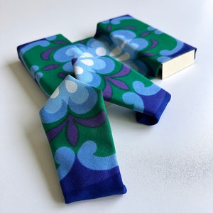 Manteles individuales y servilletas vintage. Estilo Flower Power. Años 70. Juego de 4. Azul tinta. Turquesa. Verde. Estilo Mid-Century Modern. Nuevo.