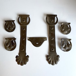 Antique furniture fittings . Ormolu . Brass . Bronze . 7-piece . Ornaments . Restoration