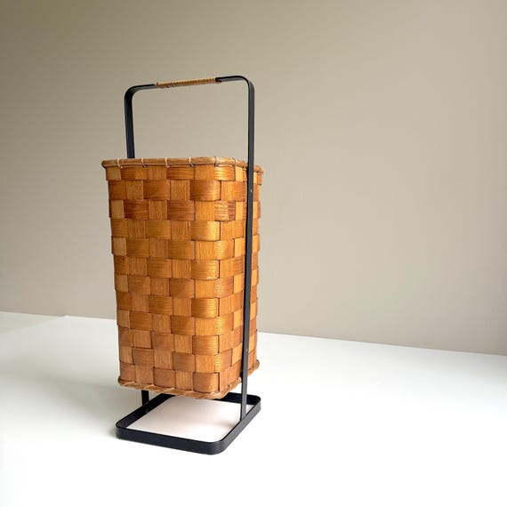 Vintage Schirmständer . Korb Geflecht . Holzfurnier . Metall . quadratisch . 60er . Mid Century Modern