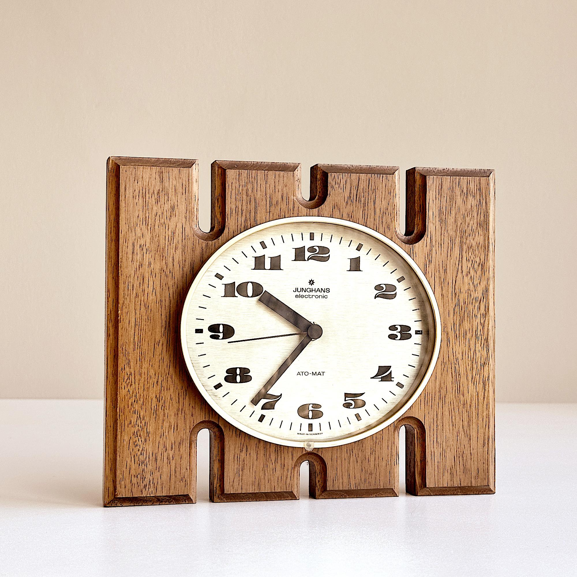 JUNGHANS ユンハンス ATO-MAT 掛け時計　ドイツ製 JUNGHANS” ATO-MAT Vintage Wall Clock ユンハンス ビンテージ