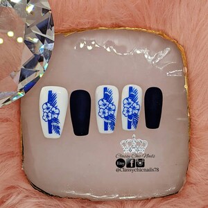 Blue floral nails|blue and white nails|blue hibiscus nails|press on nails|glue on nails