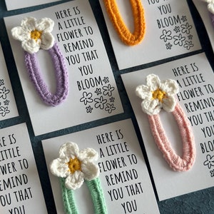 Fermagli per capelli a forma di margherita all'uncinetto fatti a mano, biglietti di auguri di Natale a tema floreale, bomboniere, fermaglio per neonata, regali per baby shower, festa della mamma, damigelle d'onore, migliori amiche