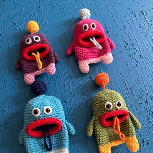 Joli porte-clé au crochet fait main, porte-clé monstre au crochet amusant, porte-clé au crochet, porte-clé design personnalisé, cadeaux faits main en vrac